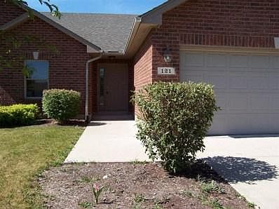 3rd image of 121 Burgundy Dr