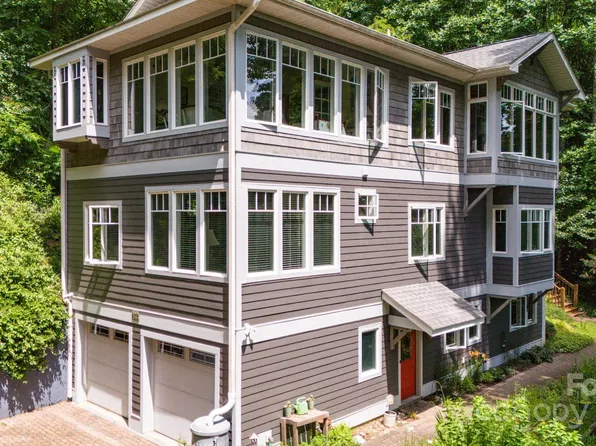 322 Crestview Dr, Black Mountain, NC 28711