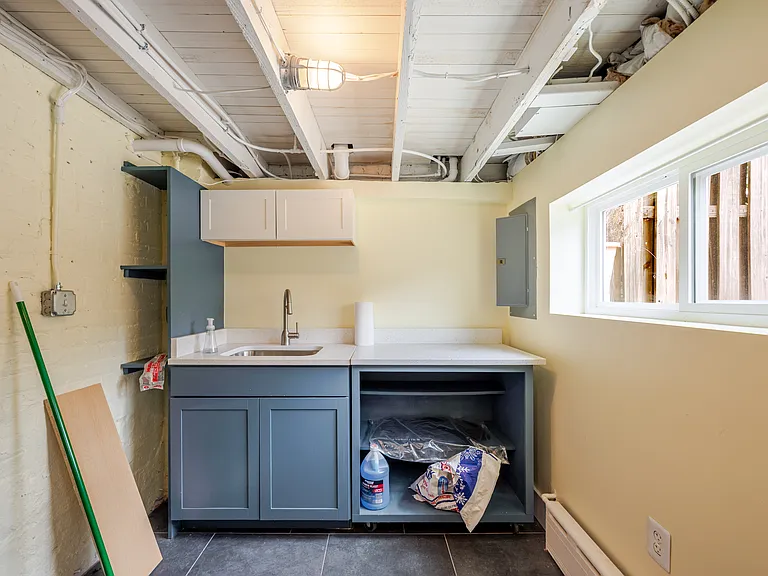 505 Kentucky Ave SE — Photo 16
