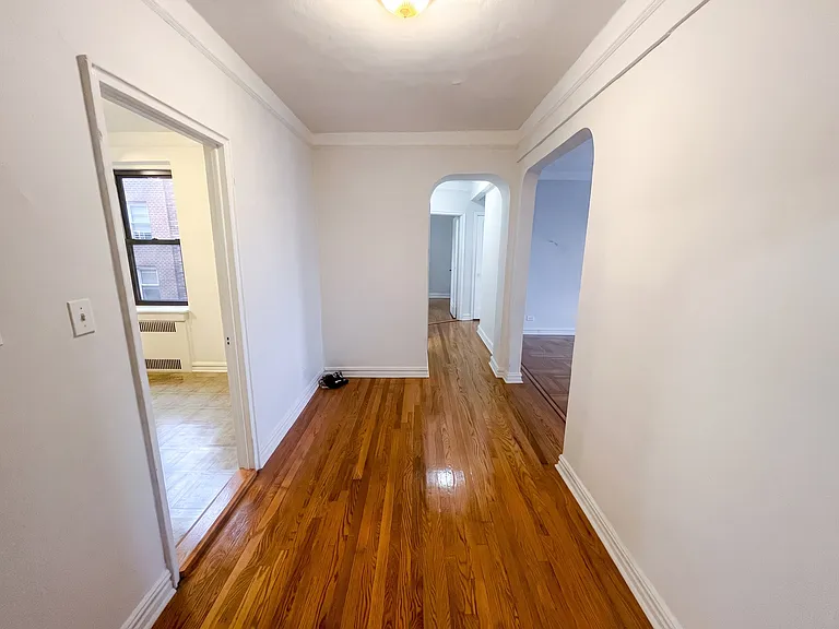 1550 E 13th St #5 — Photo 9