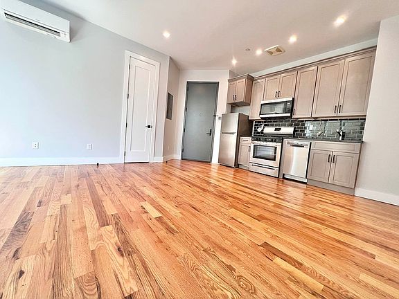 3rd image of 1825 Eastern Pkwy #3P