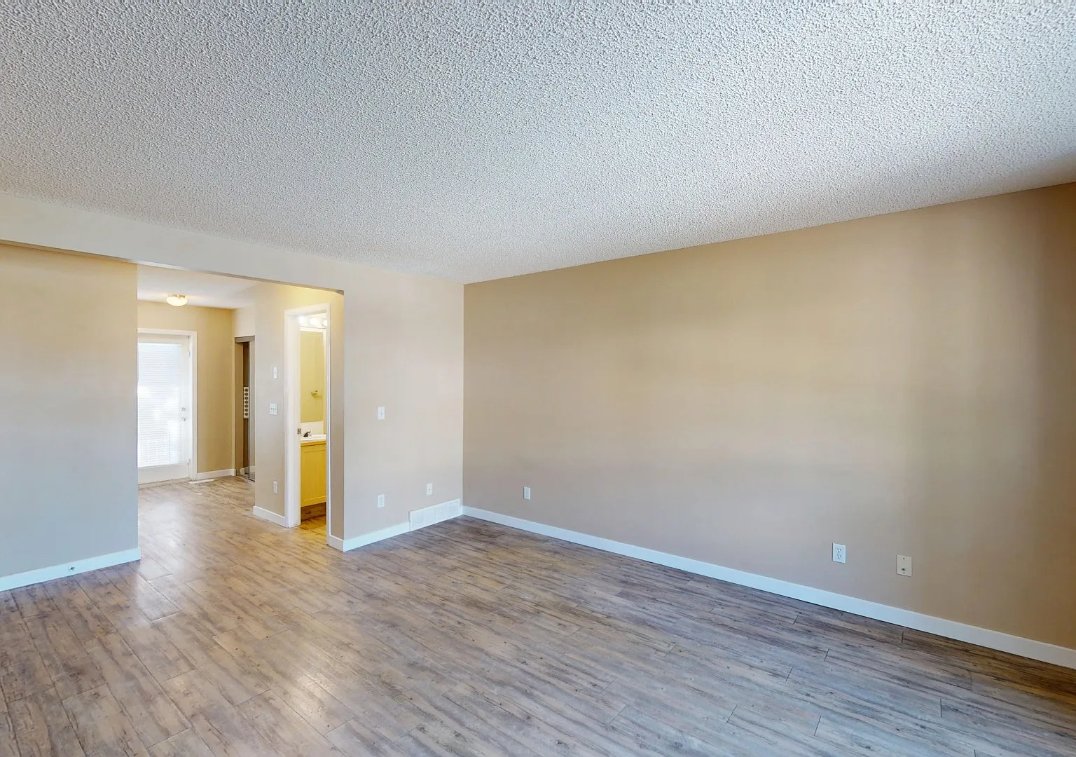 111 Tarawood Ln NE — Photo 4