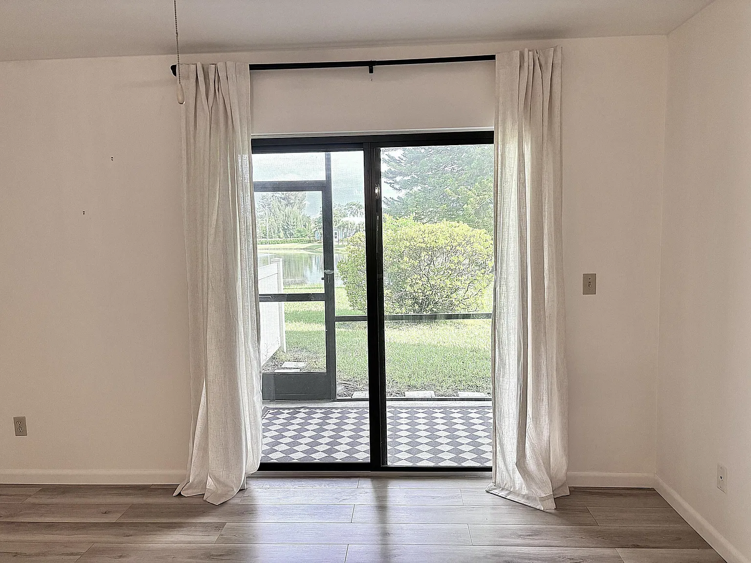 2 bed, 2.0 bath, 1047 sqft, $2,000 — Photo 3