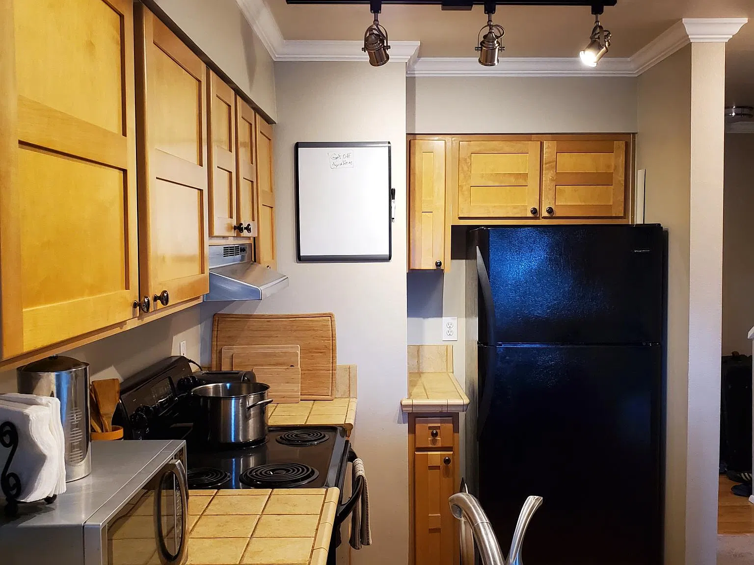 2 bed, 1.5 bath, 777 sqft, $2,100 — Photo 2
