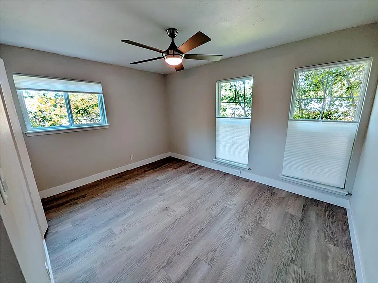 9705 Marlborough Dr — Photo 17