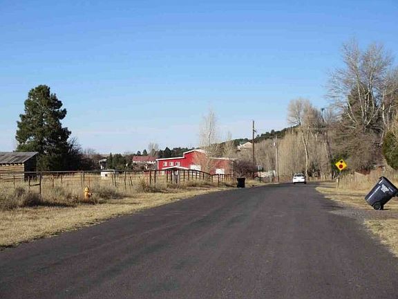 Exterior Neighborhood (street photo)