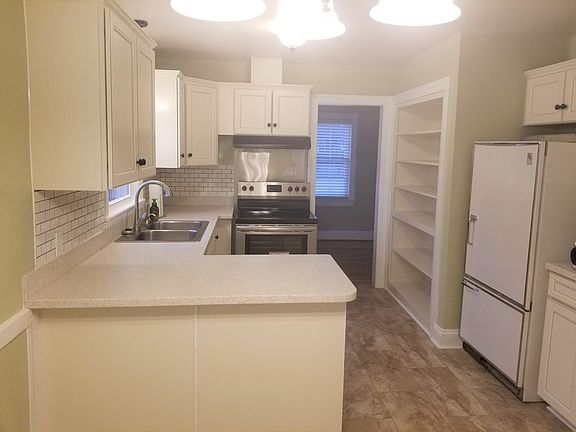 3rd image of 1300 Charlotte St