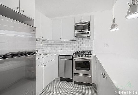 4th image of 304 E 20th St APT 3C