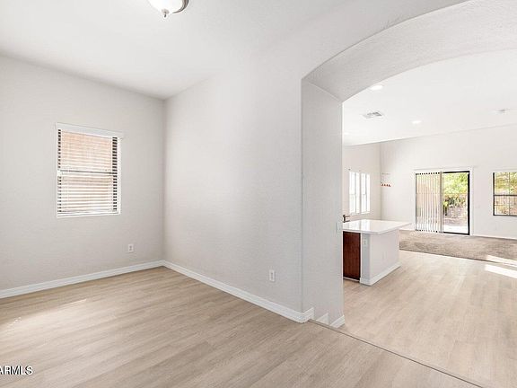 4th image of 1405 W Pelican Ct
