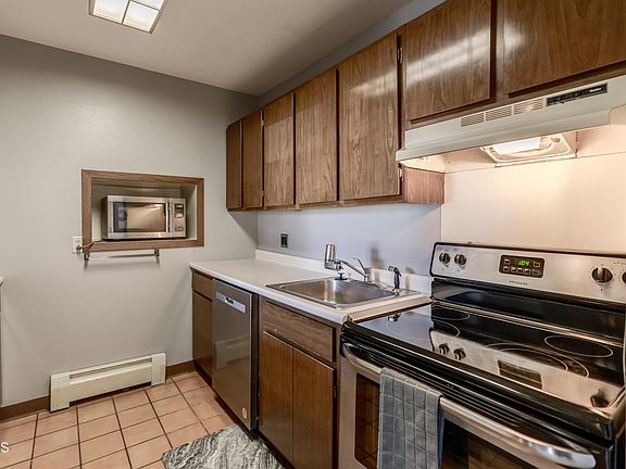 4th image of 205 E Avenue C