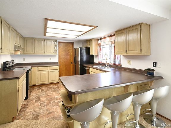 4th image of 65 Tahuyeh Dr W