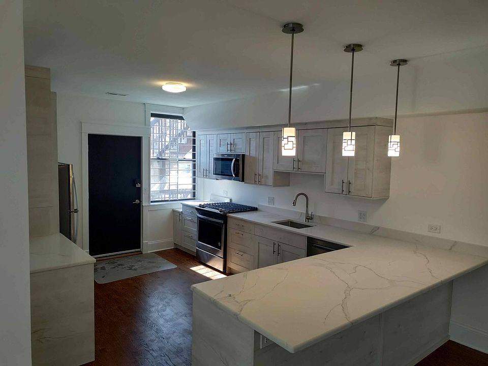 Kitchen1 Breakfast Bar