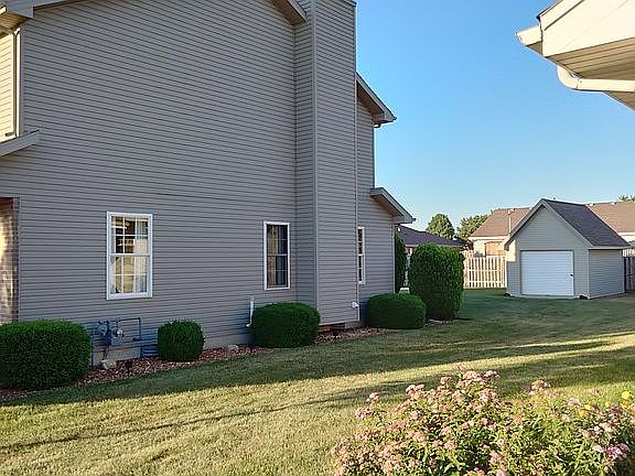 5th image of 940 Brown Dr