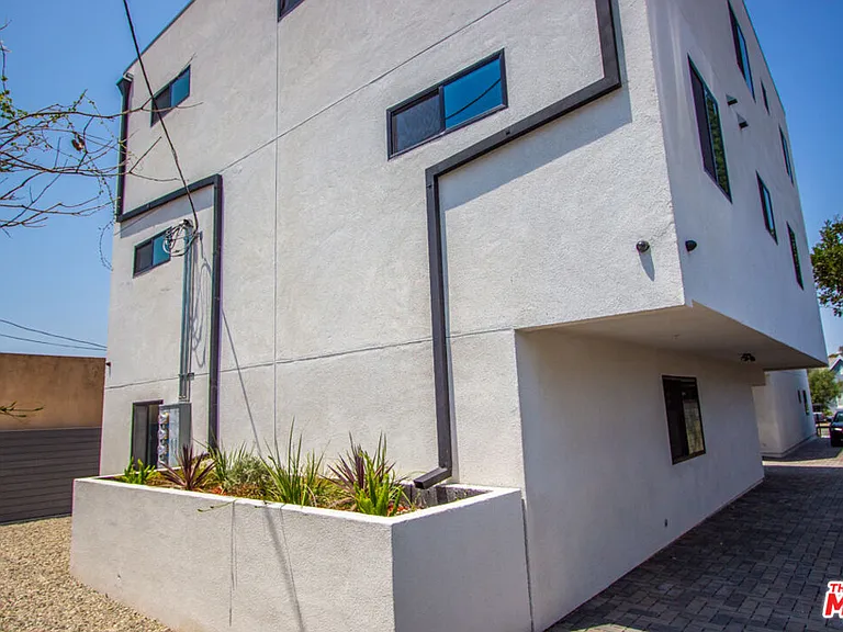 2206 Hauser Blvd #1/2 — Photo 9