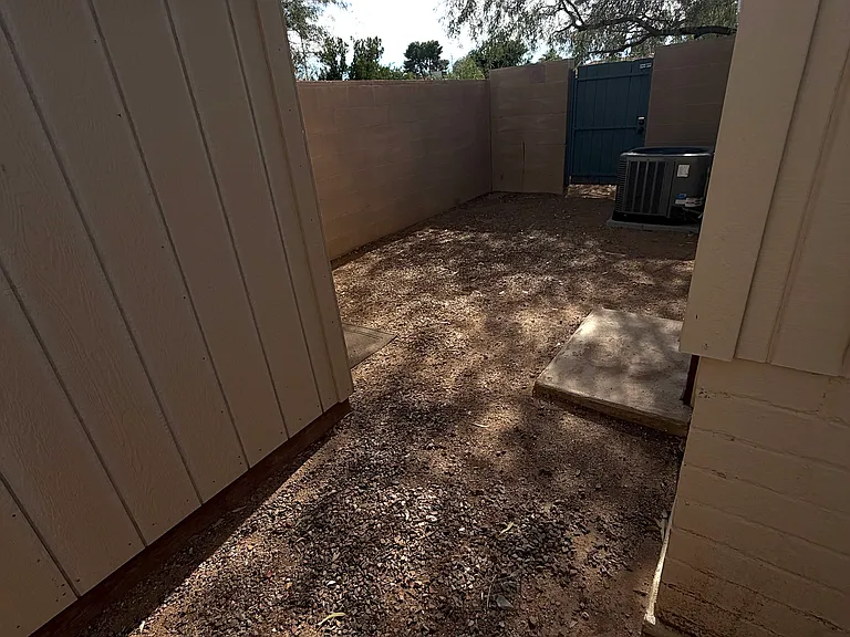 1027 E Blanton Dr — Photo 17