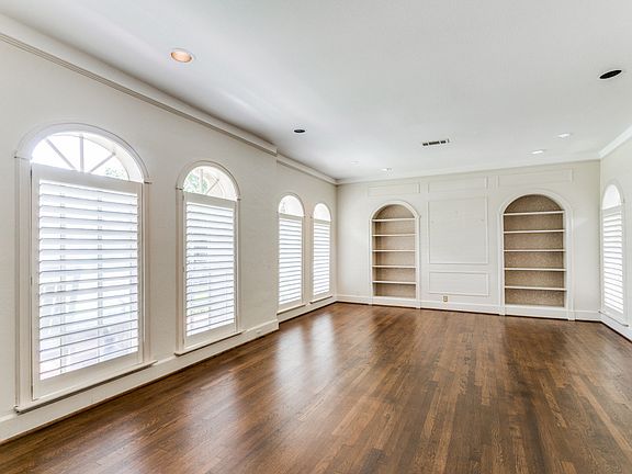 5th image of 4541 N Versailles Ave