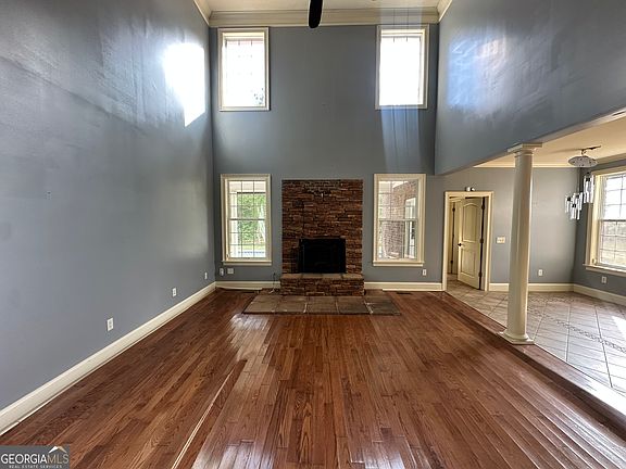 3rd image of 2131 Winchester Rd