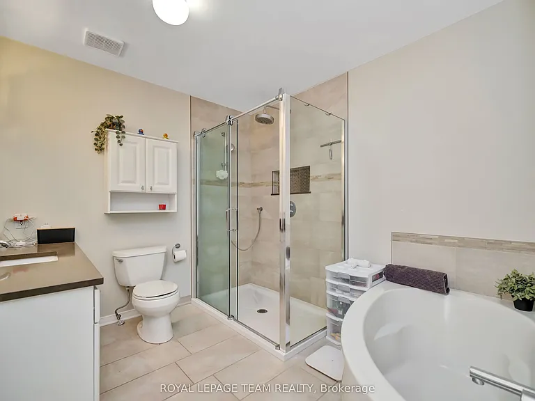 53 Thornbury Cres — Photo 25