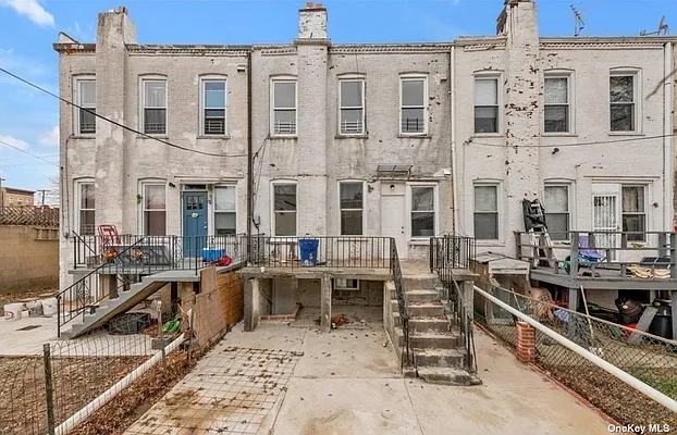 Sold by Prospes Real Estate Corp | media 27