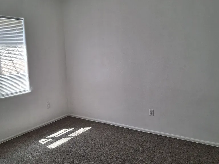 908 S Harmony Dr — Photo 4