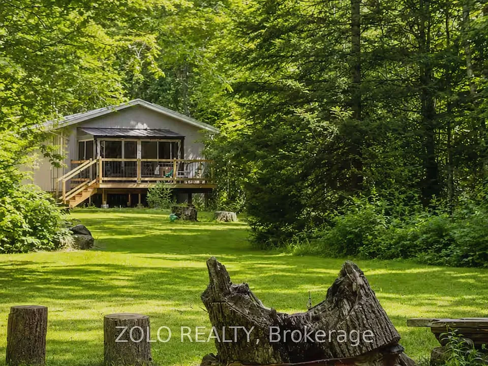 886 Monck Rd