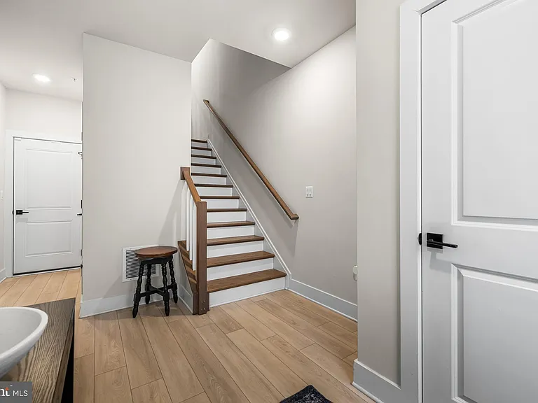 108 Glass Ln — Photo 4