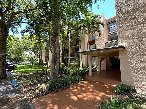 3rd image of 14221 N Kendall Dr #205C