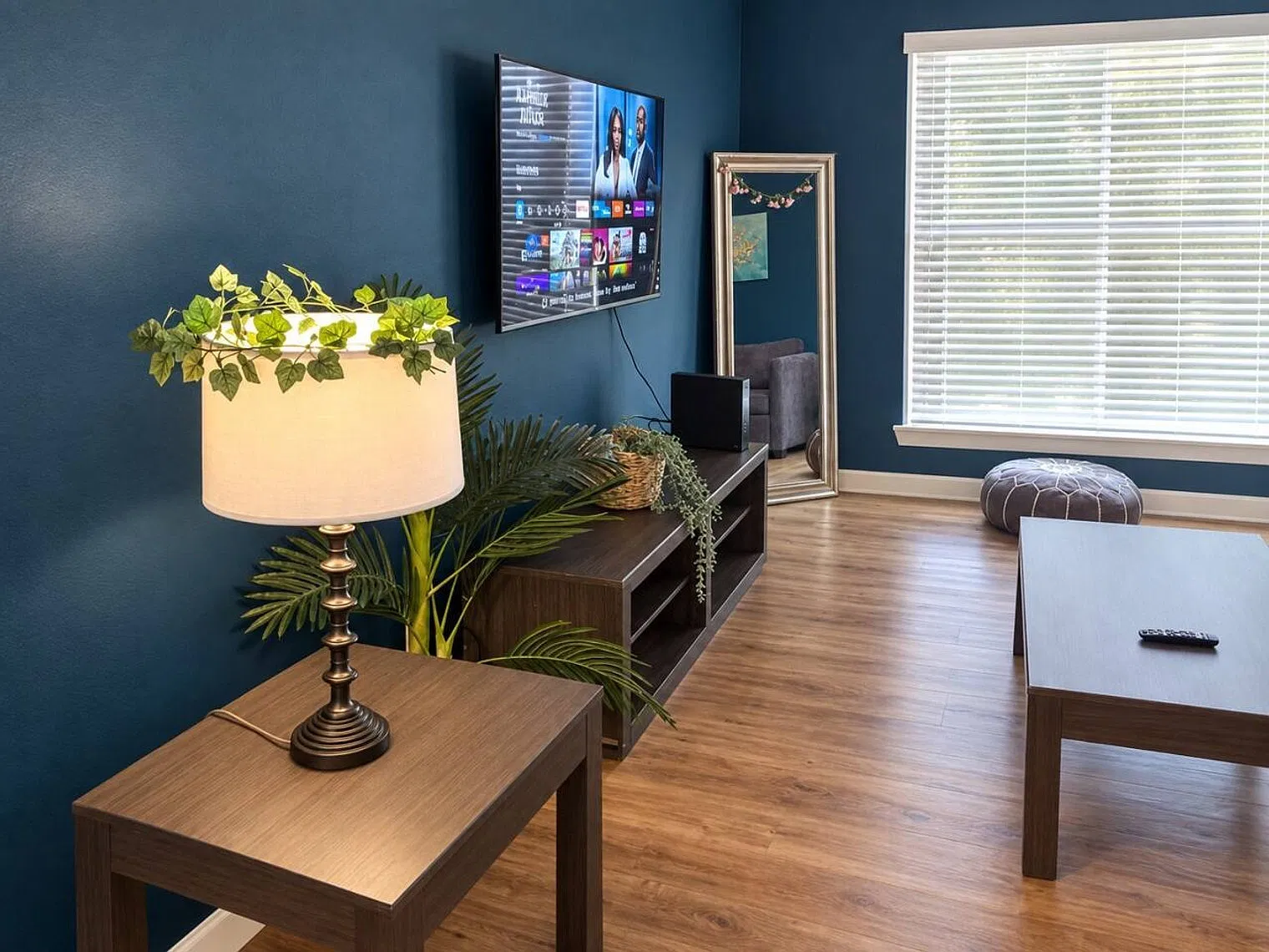 2 bed, 2.0 bath, 1140 sqft, $2,323 — Photo 2
