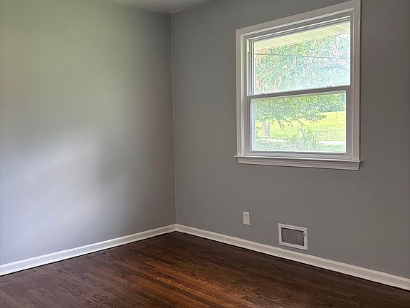 4th image of 10209 Fremont Ave