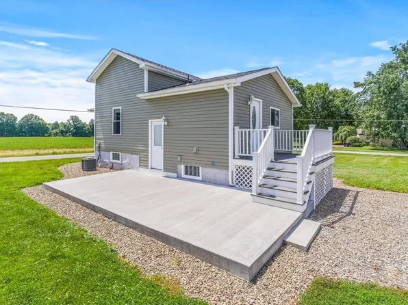 1509 S Darby Rd, Hermitage, PA 16148