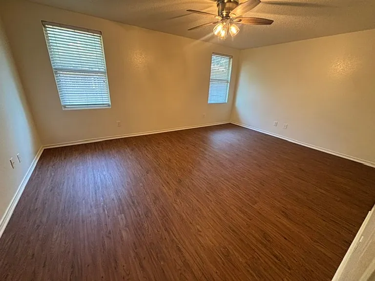 1008 Stone Chapel Way — Photo 16