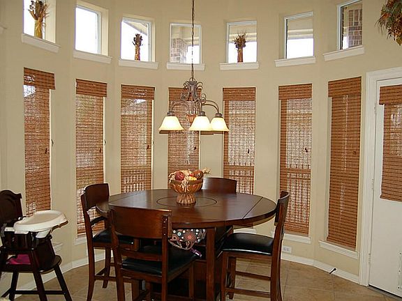   BEAUTIFUL BREAKFAST AREA
