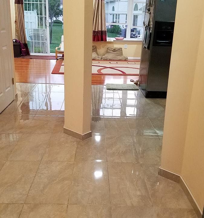1ST FLOOR HALLWAY