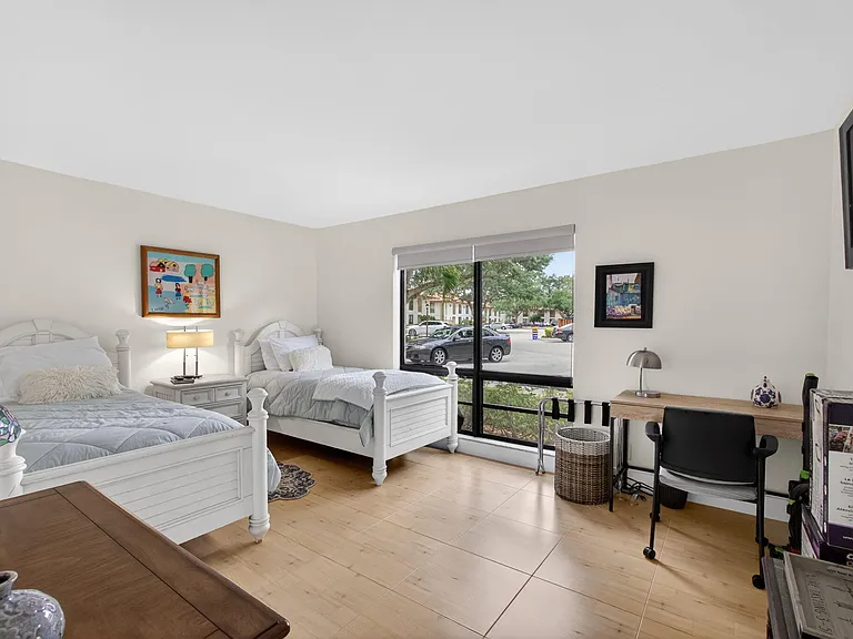 611 Brackenwood Cv — Photo 30