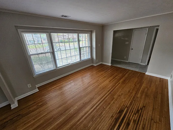 4 bed, 3.0 bath, 2185 sqft, $2,025 — Photo 2