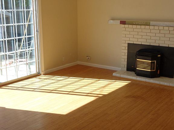2nd image of 2256 Stratford Dr