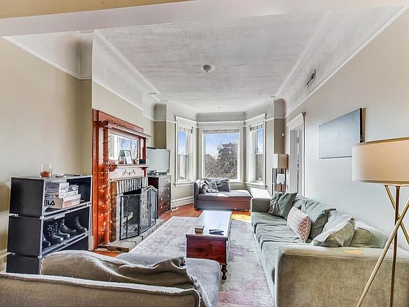 2nd image of 822 W Newport Ave APT 3