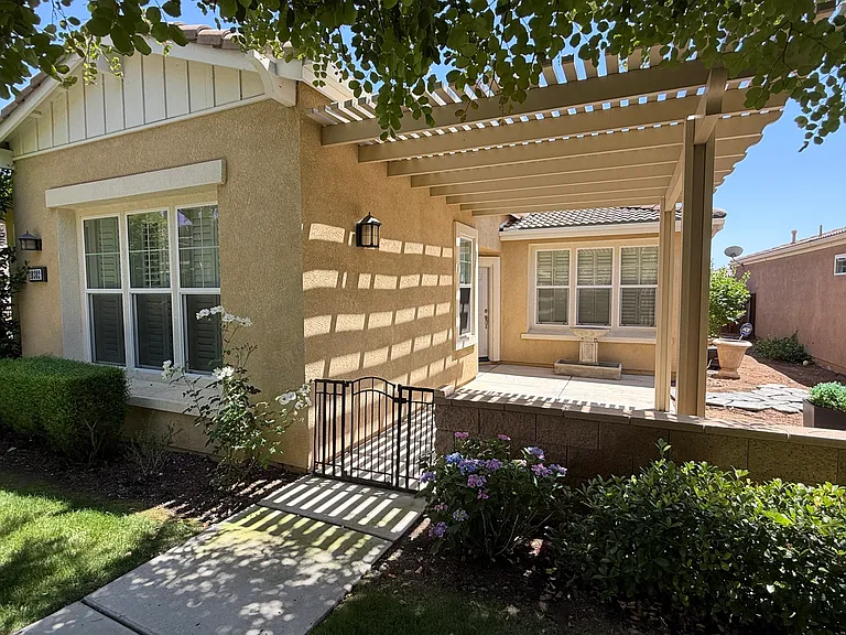 10302 Oldham Ln — Photo 5