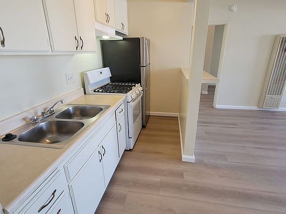 5th image of 18429 Prairie St #31