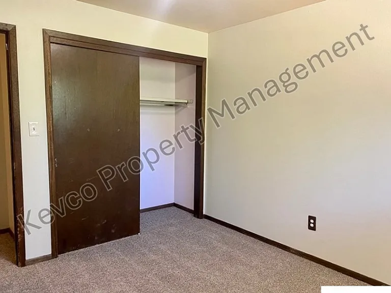 2805 Redwing Rd — Photo 11