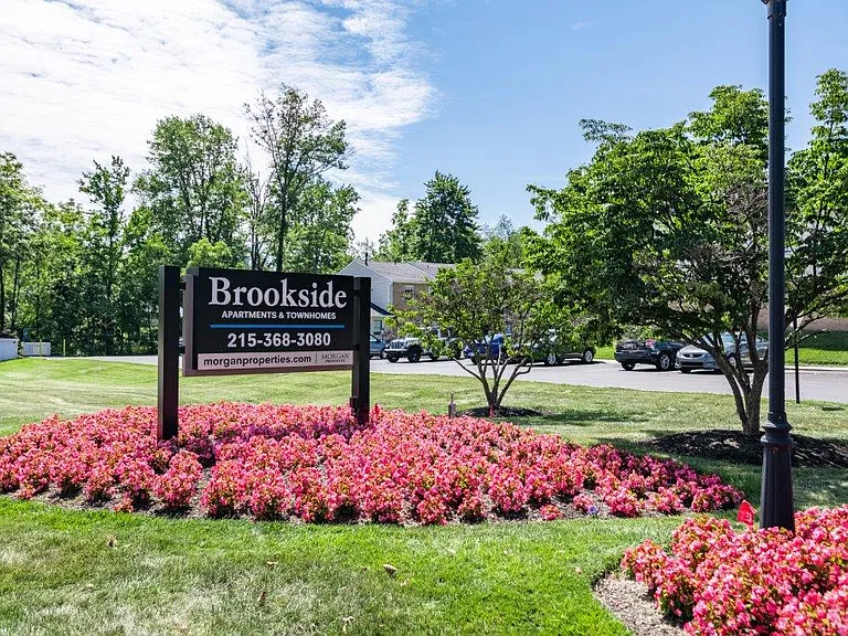 Brookside Manor Apartments and Townhomes — Photo 33