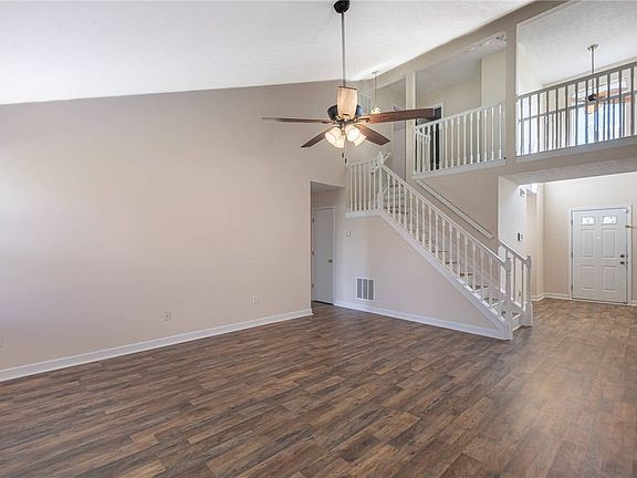 3rd image of 4202 Dobbin Cir