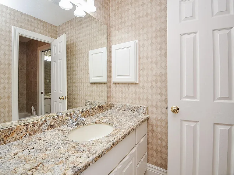 5835 Stratford Gardens Dr — Photo 19