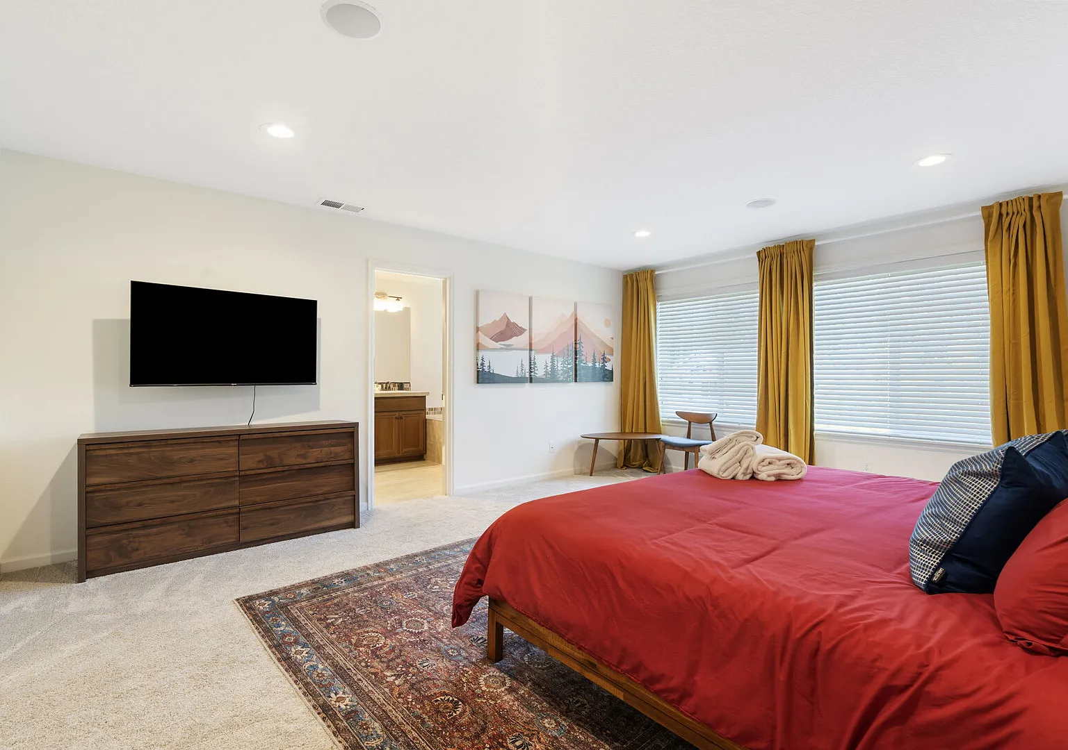 3BR Hillsboro Home Sleeps 6 Intel Pets OK — Photo 4
