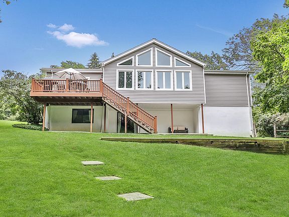 3rd image of 100 Deerfield Ln N