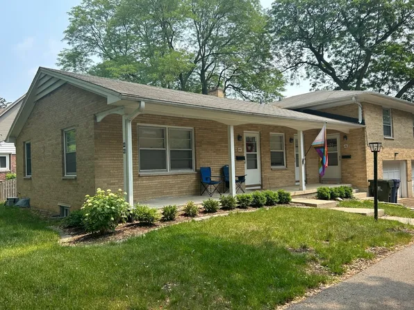 44 S Julian St #44, Naperville, IL 60540