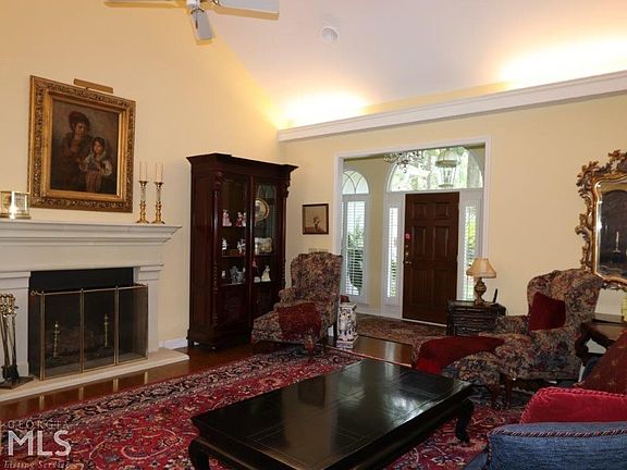 4th image of 233 Wellington Cir