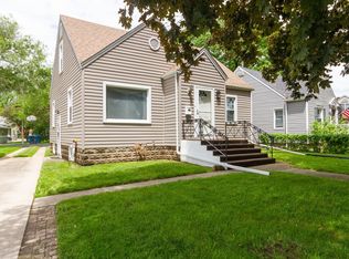 1329 Circle Dr NE, Kankakee, IL 60901