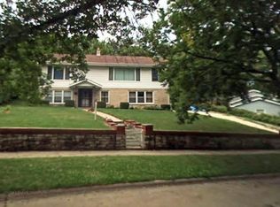 1334 E Roberta Ave, Waukesha, WI 53186