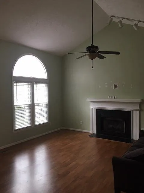 2421 Pepperfield Dr — Photo 3